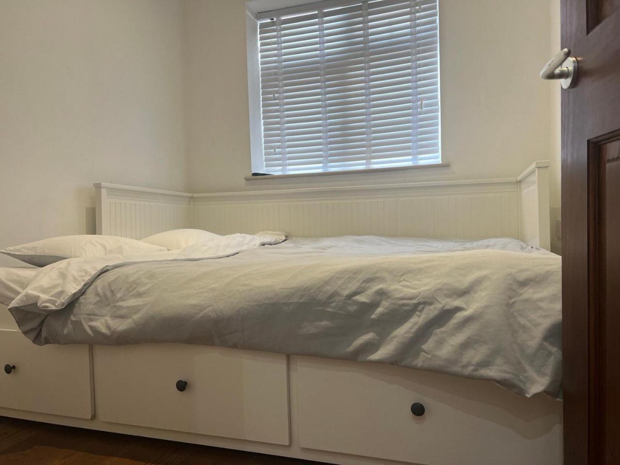 Self Contain With Room, Double Bed, Kitchen Casa de hóspedes